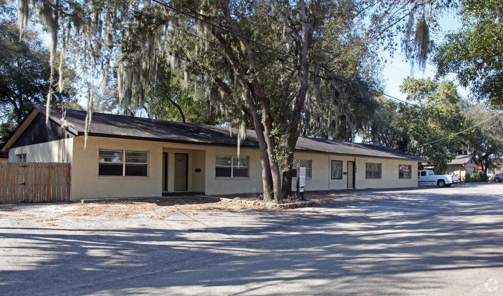 107 Glendale Dr, Brandon, FL for sale - Building Photo - Image 2 of 5