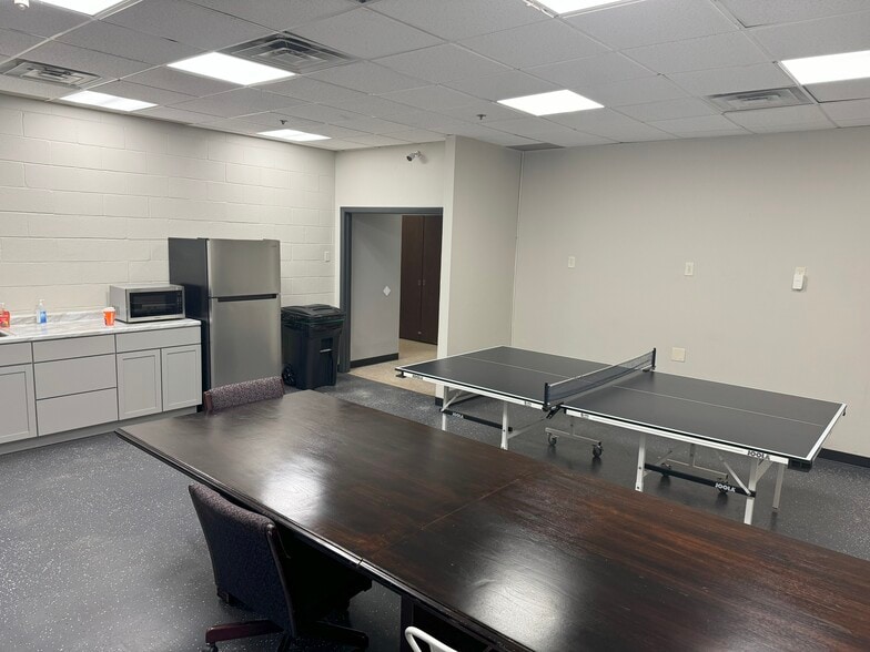 10078 E Kemper Rd, Montgomery, OH for lease - Building Photo - Image 3 of 20