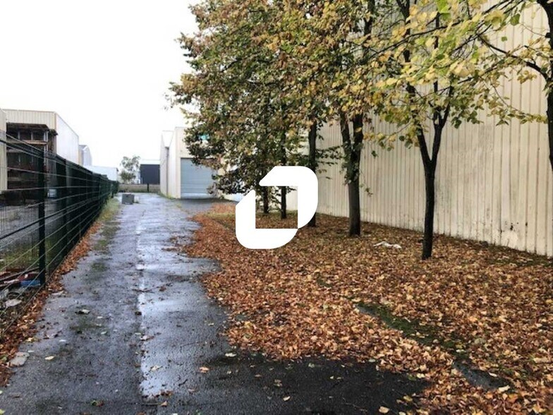 Flex dans Villeneuve-la-Garenne à louer - Photo du bâtiment - Image 2 de 9
