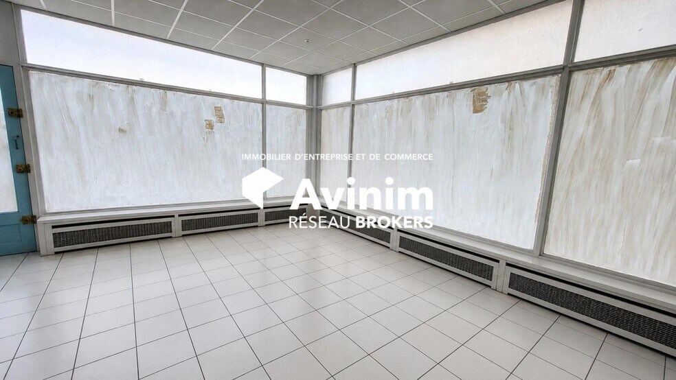 Retail in Le Havre for lease - Interior Photo - Image 1 of 2