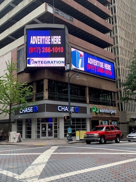 218 Peachtree St, Atlanta, GA à louer - Photo du bâtiment - Image 2 de 7