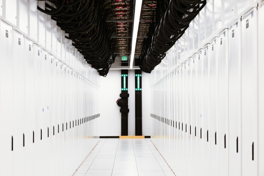 1023 39th Ave SE, Puyallup, WA à vendre - Photo du bâtiment - Image 3 de 11