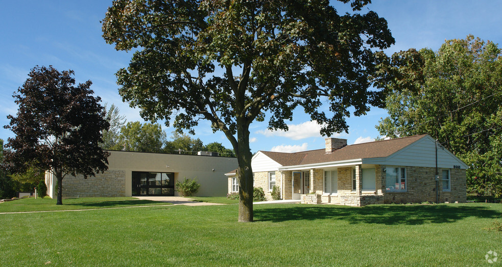 8440-8450 W Forest Home Ave, Greenfield, WI for sale - Primary Photo - Image 1 of 1