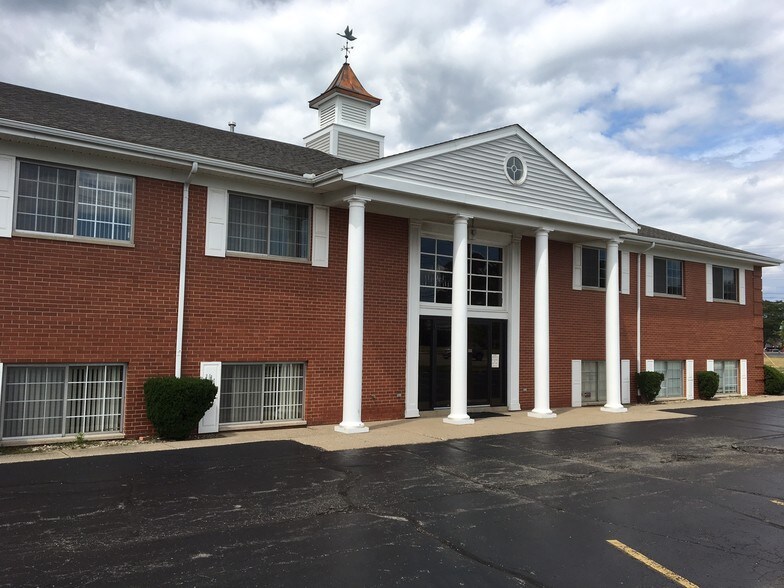 2820 W Maple Rd, Troy, MI à vendre - Photo du bâtiment - Image 2 de 26