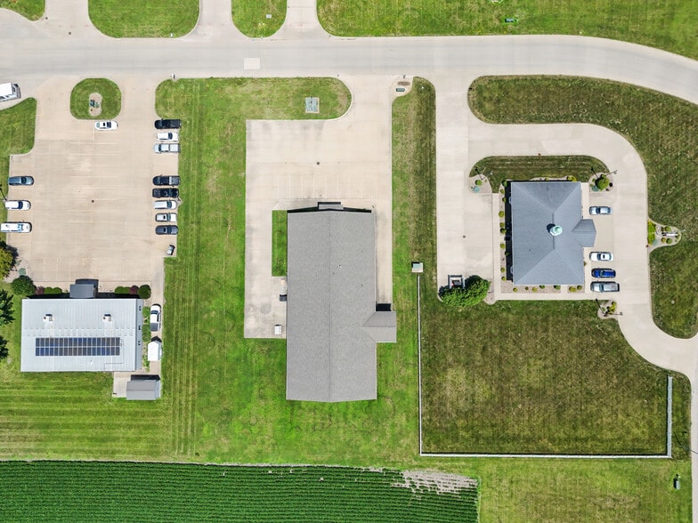 3615 Flint Ridge Dr, Burlington, IA for sale - Building Photo - Image 2 of 8