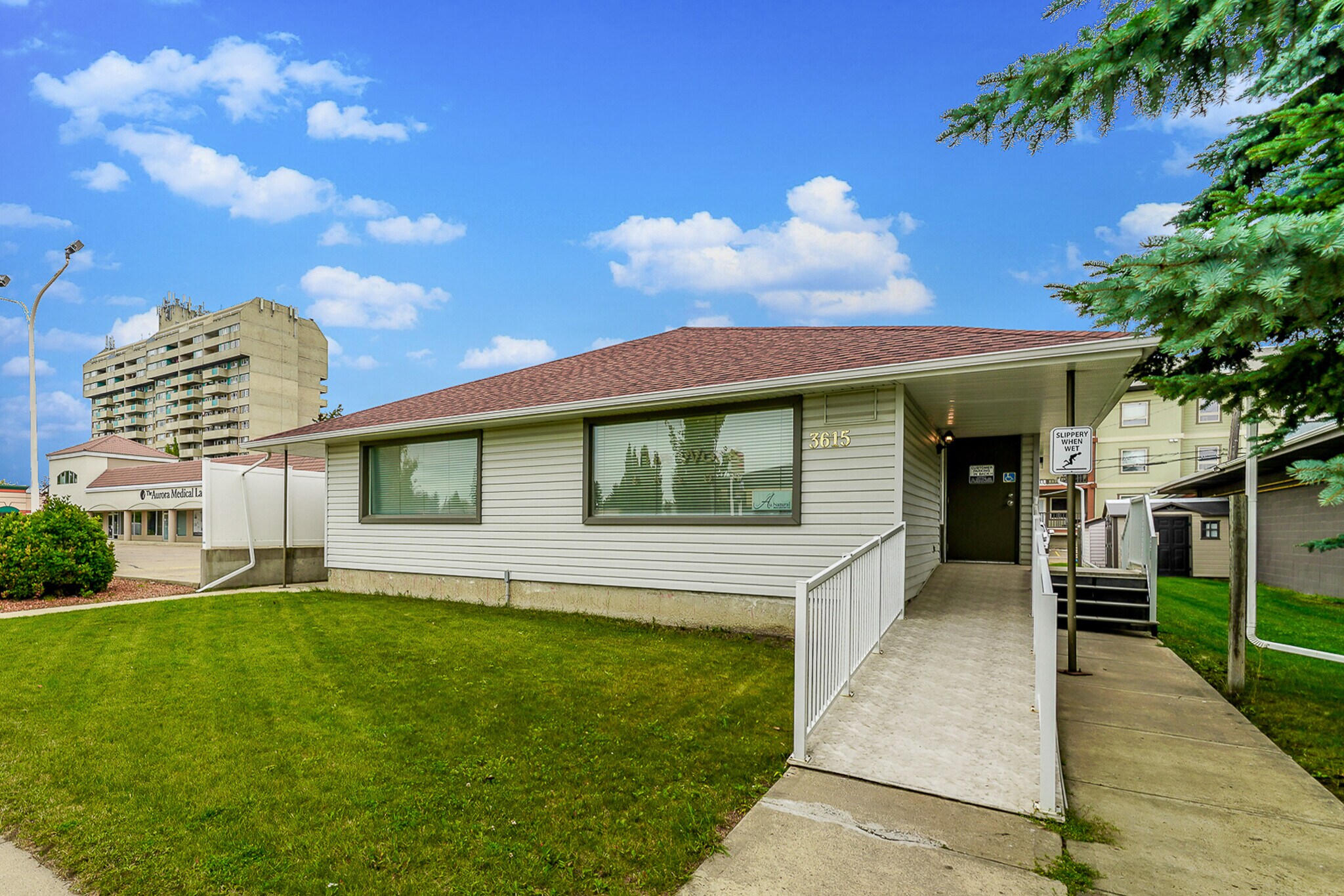 3615 Gaetz Av, Red Deer, AB for sale Primary Photo- Image 1 of 1