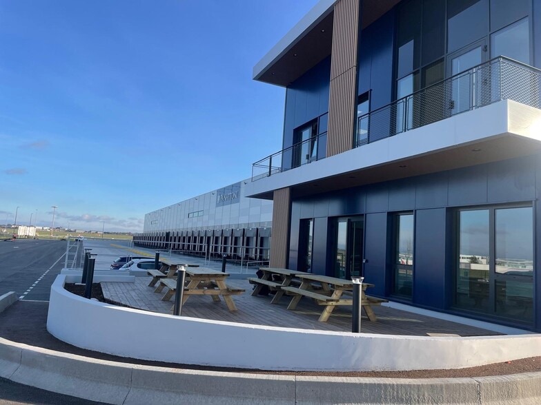 200 Rue De Malte, department 69 for lease - Primary Photo - Image 1 of 1