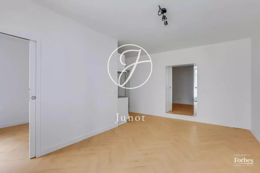 Immeuble residentiel dans Paris à vendre - Photo intérieure - Image 3 de 12