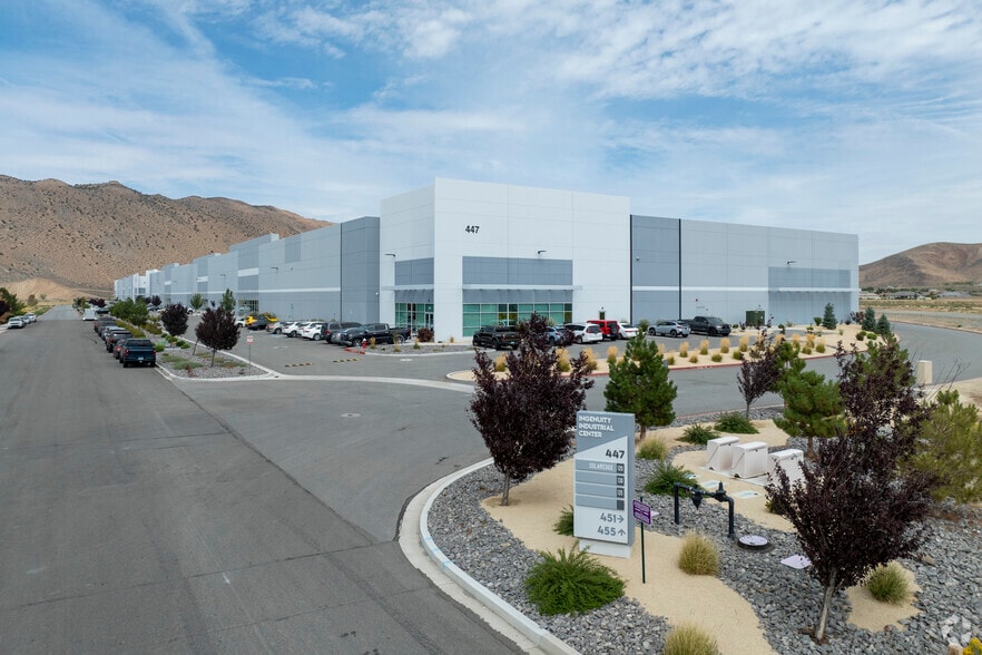447 Ingenuity Ave, Sparks, NV à louer - Photo du bâtiment - Image 2 de 9