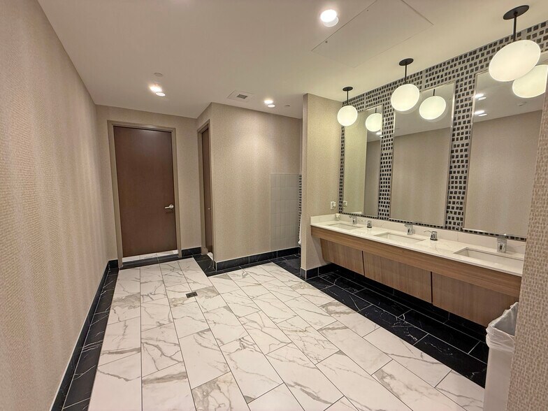 145 Maplewood Ave, Portsmouth, NH à louer - Photo du bâtiment - Image 2 de 8