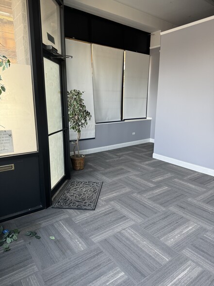 200-210 N California Ave, Chicago, IL for lease - Building Photo - Image 2 of 12