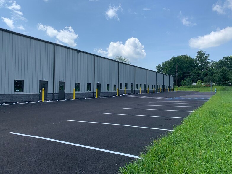 44 Industrial Drive, New Britain, PA à louer - Photo du bâtiment - Image 2 de 9