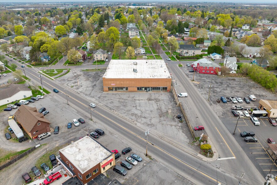 600 W Manlius St, East Syracuse, NY à louer - Photo du bâtiment - Image 1 de 8