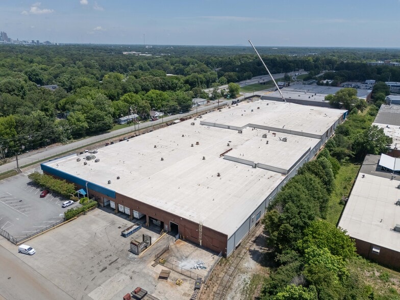 3200 Lakewood Ave, East Point, GA for lease - Building Photo - Image 3 of 8