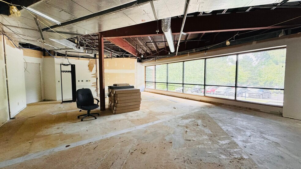 5555 Gull Rd, Kalamazoo, MI for lease - Building Photo - Image 2 of 5