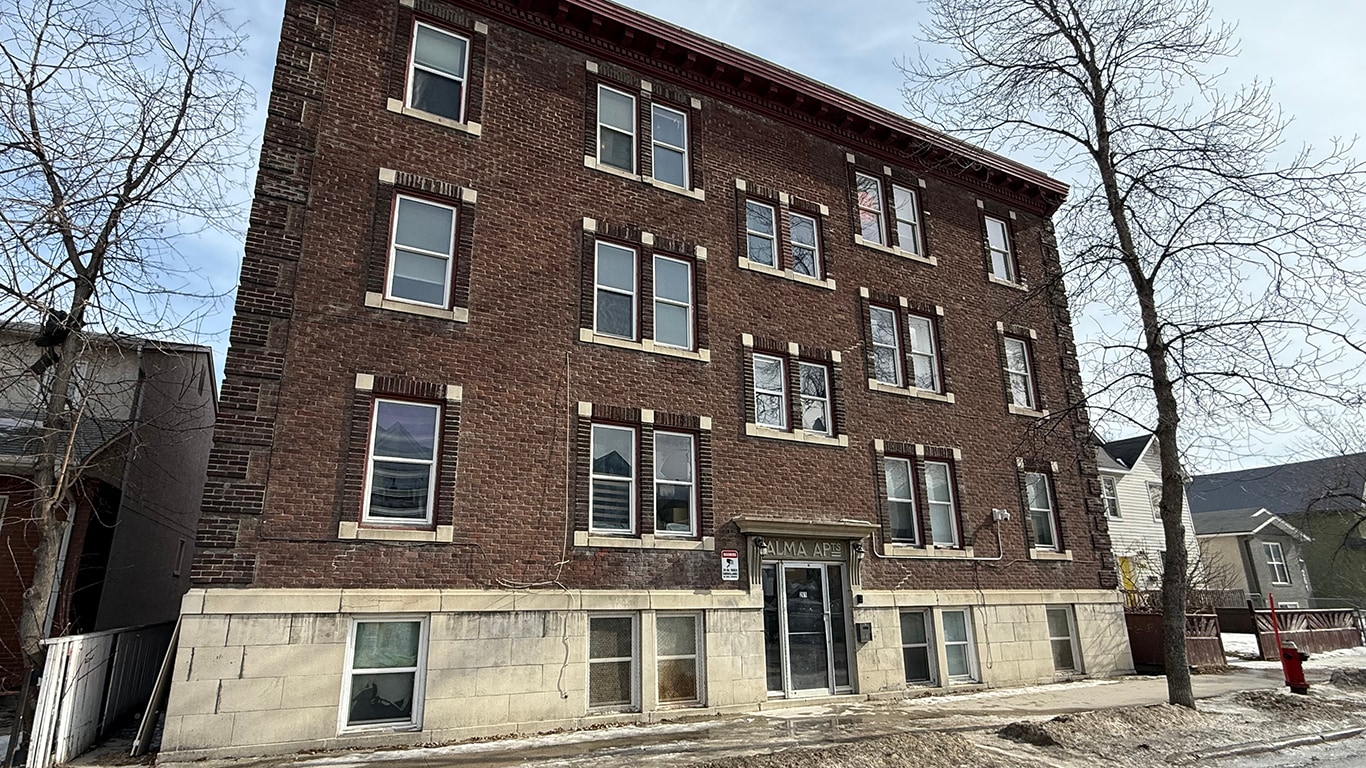 269 Young St, Winnipeg, MB for sale Primary Photo- Image 1 of 1