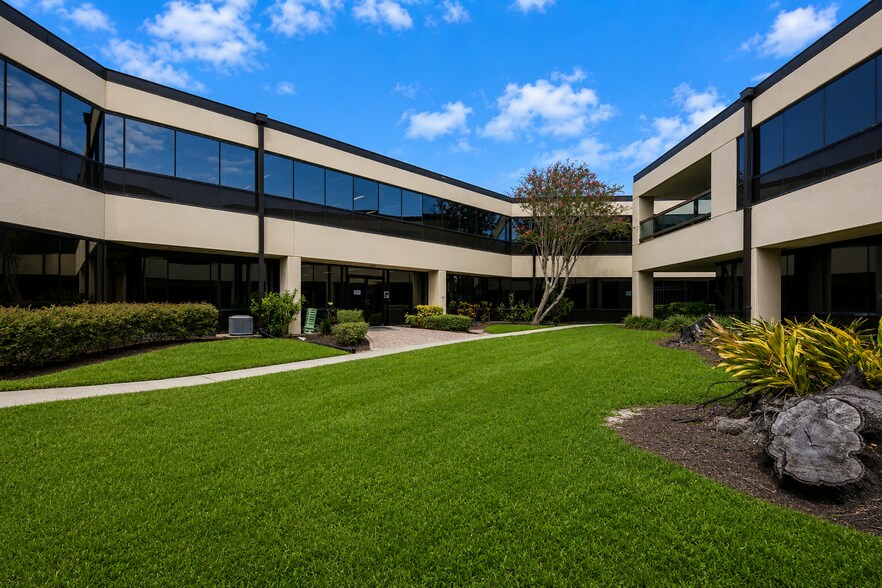 4010 Gunn Hwy, Tampa, FL à louer - Photo du bâtiment - Image 3 de 13
