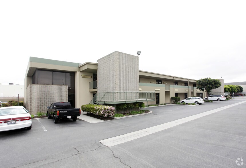 14606-14636 Carmenita Rd, Norwalk, CA à louer - Photo du bâtiment - Image 3 de 6