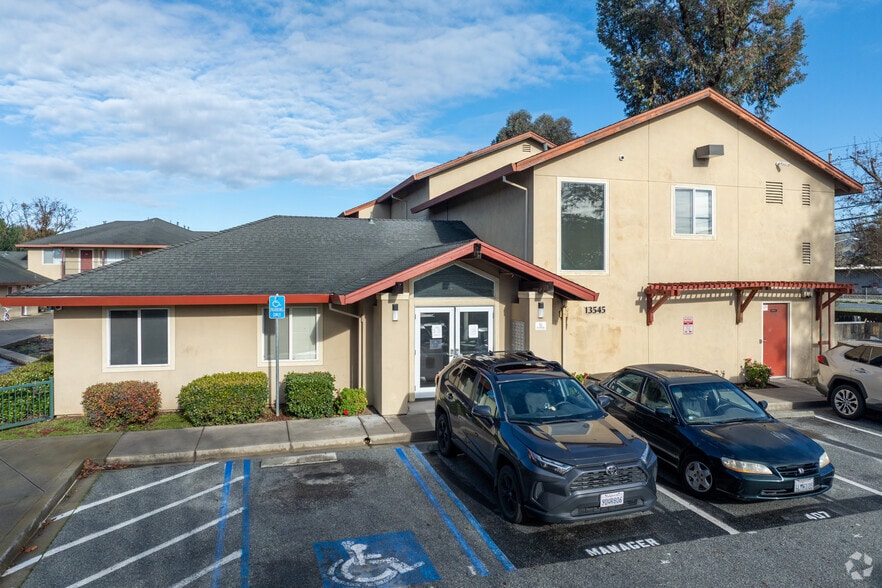 13535-13545 Monterey Rd, San Martin, CA à louer - Photo du bâtiment - Image 3 de 6