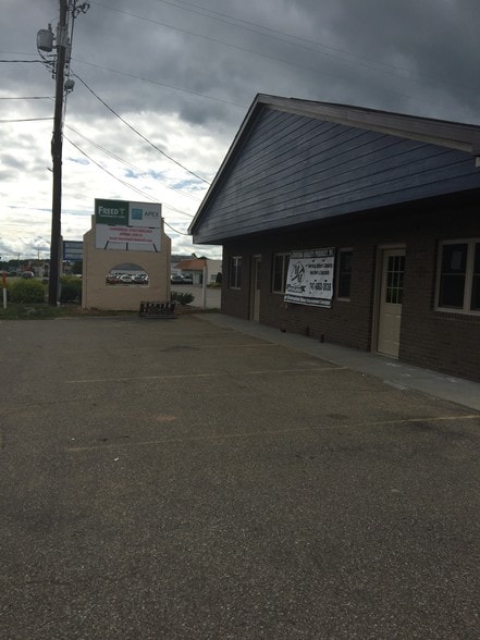 606 Washington Blvd, Belpre, OH for lease - Building Photo - Image 2 of 2