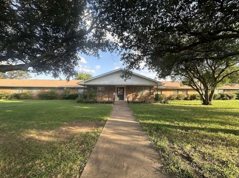 1901 W Elliott St, Breckenridge, TX for sale - Building Photo - Image 1 of 13