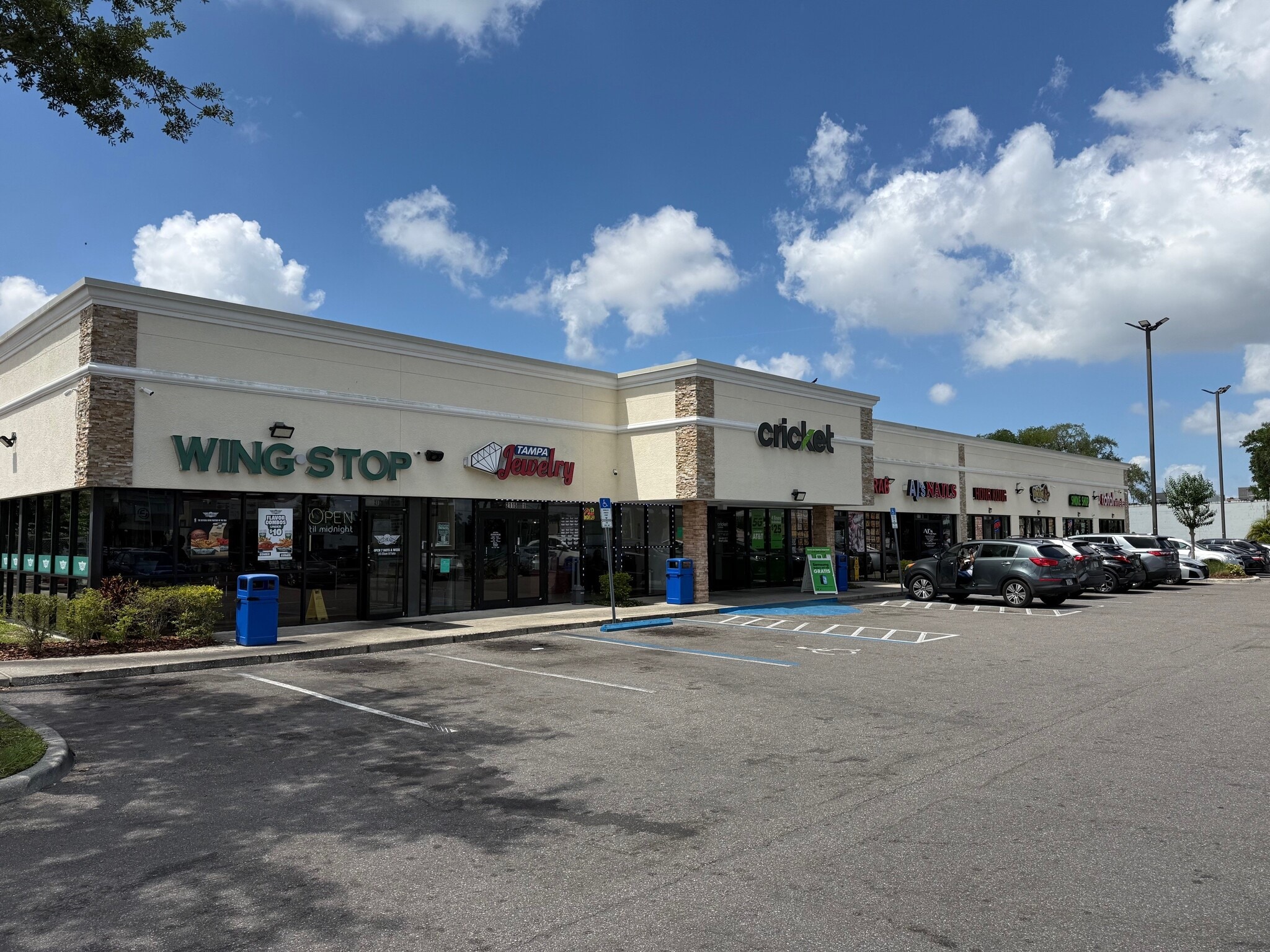 2115 E Hillsborough Ave, Tampa, FL for lease Primary Photo- Image 1 of 12