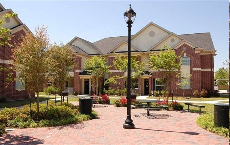 2441 S Bypass 35, Alvin, TX for sale - Building Photo - Image 3 of 13