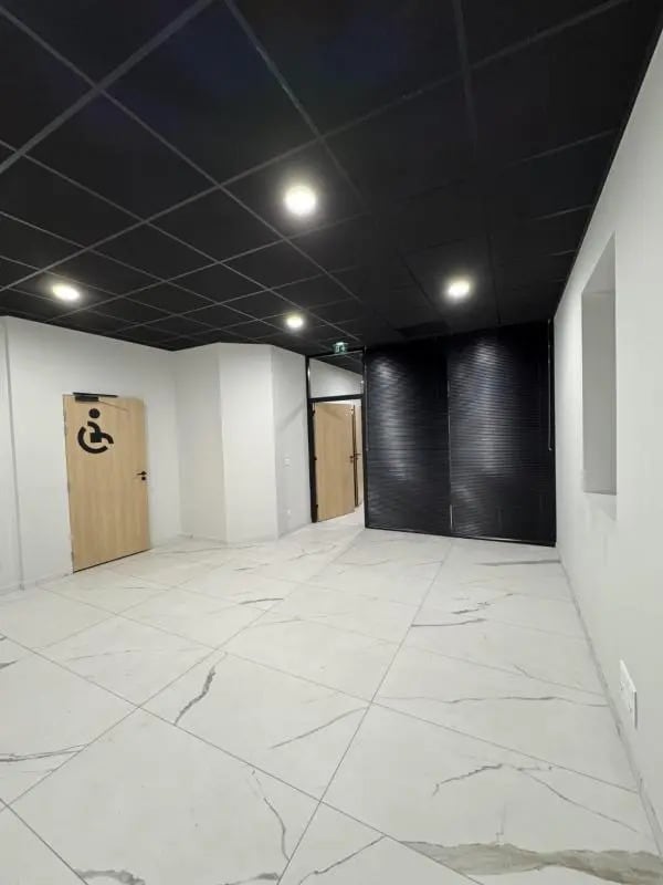 Office/Medical in Bruges for lease Interior Photo- Image 1 of 6