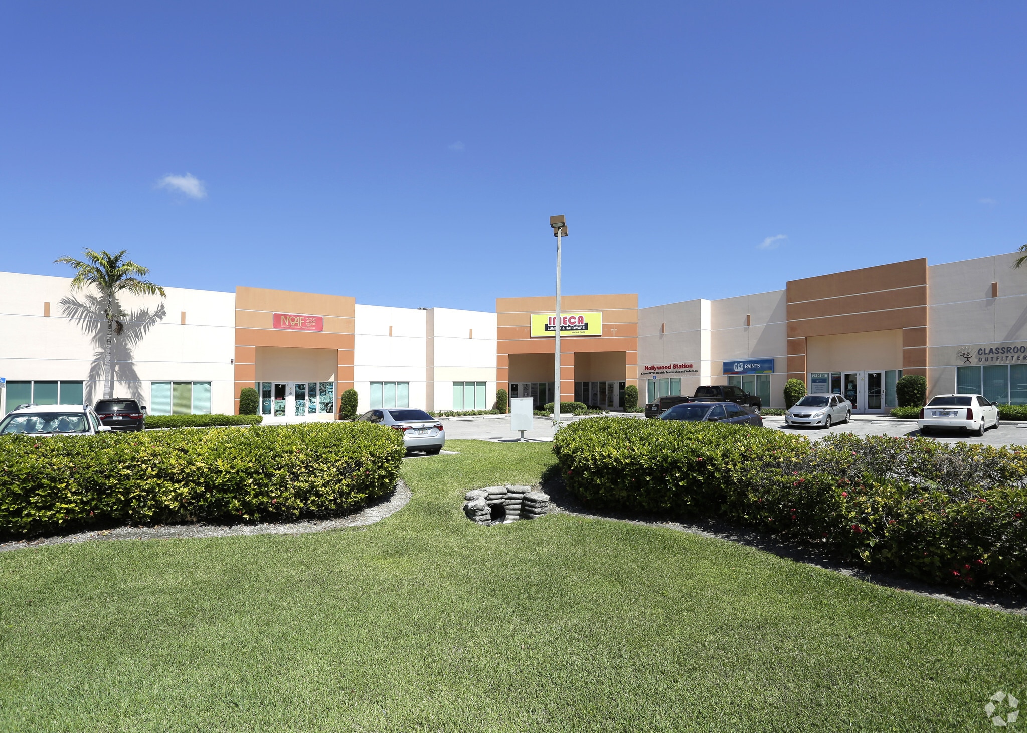 19301 SW 106th Ave, Miami, FL for lease Primary Photo- Image 1 of 9