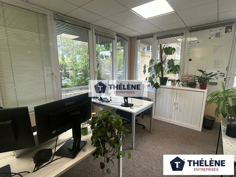 Office in Montpellier for lease - Interior Photo - Image 2 of 12