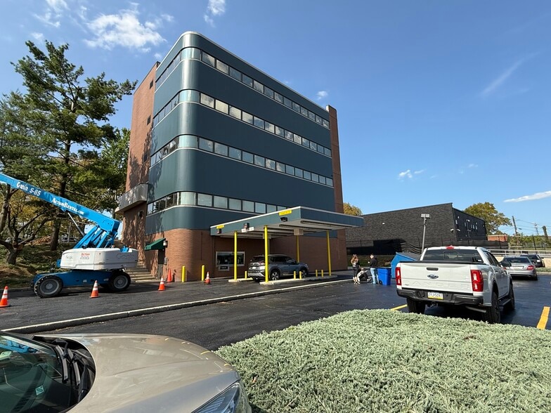 446-450 Union Blvd, Allentown, PA for lease - Building Photo - Image 2 of 26