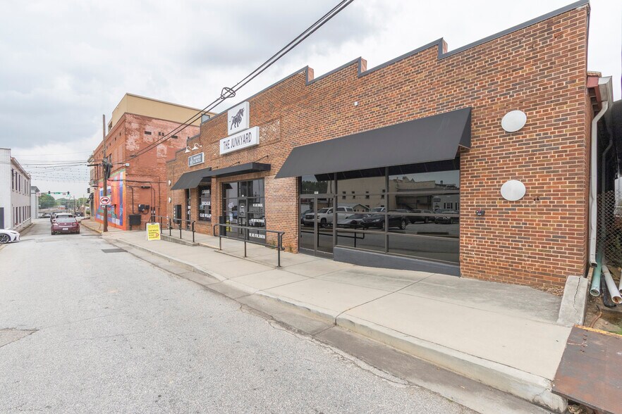 107 E Orr St, Anderson, SC à vendre - Photo du bâtiment - Image 2 de 44