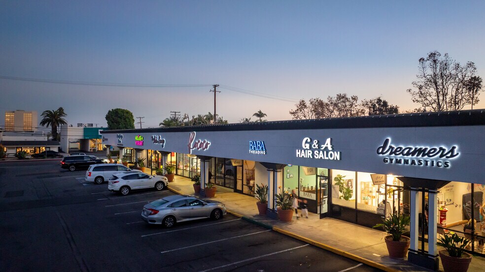 369 E 17th St, Costa Mesa, CA à louer - Photo du bâtiment - Image 2 de 4