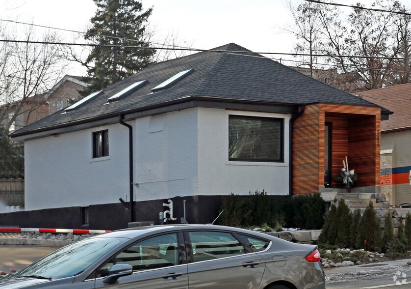 547 Eglinton Ave E, Toronto, ON for sale - Primary Photo - Image 1 of 1