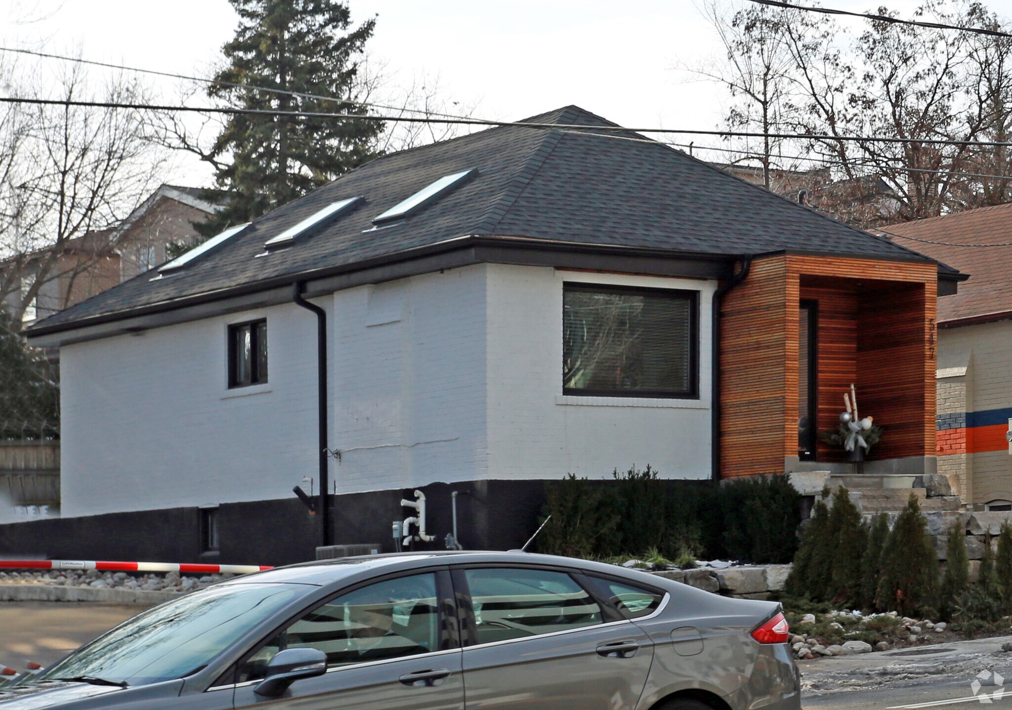 547 Eglinton Ave E, Toronto, ON for sale Primary Photo- Image 1 of 1