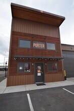 611 NE Jackpine Ct, Redmond, OR for lease Building Photo- Image 2 of 8