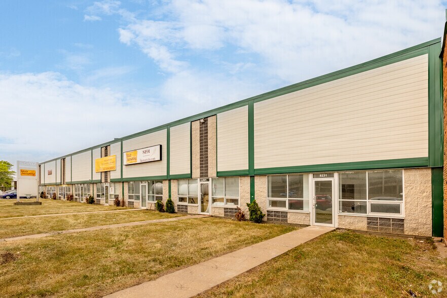 8221 Métropolitain, Montréal, QC à vendre - Photo du bâtiment - Image 1 de 1