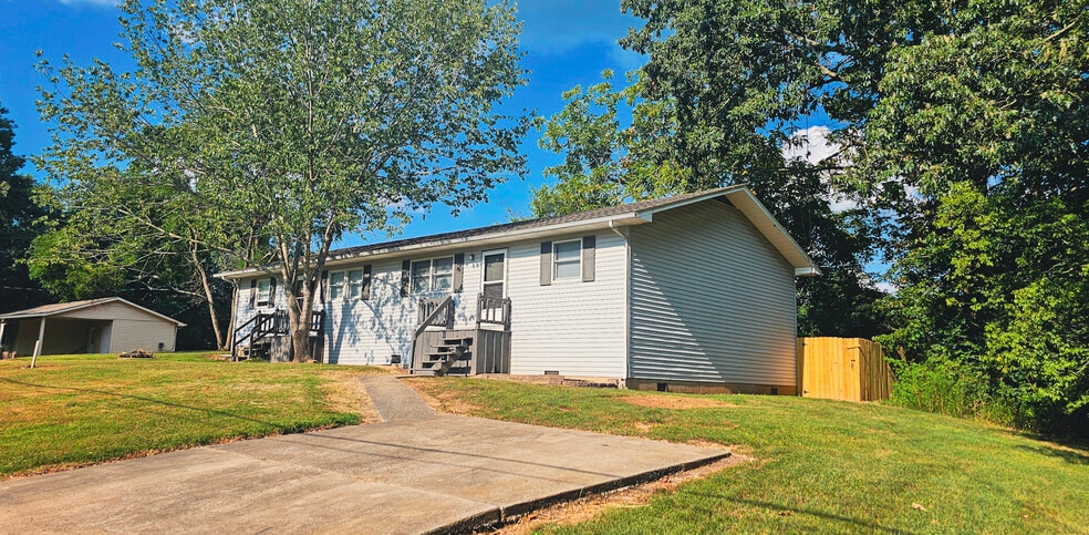 1801 Ridgewood Dr, Murray, KY for sale - Building Photo - Image 3 of 40
