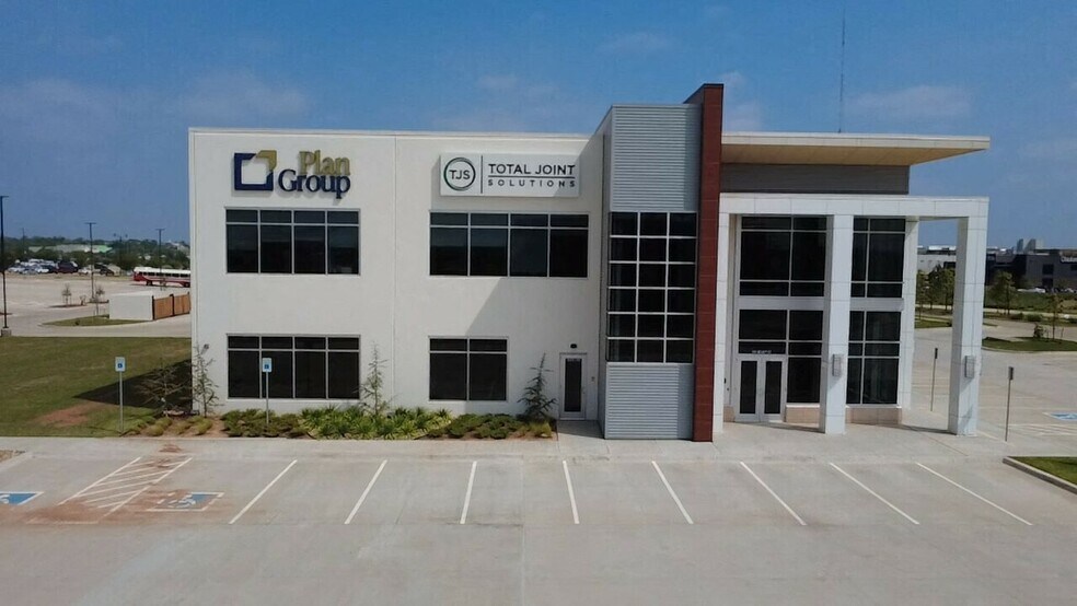 101 NE 82nd St, Oklahoma City, OK à louer - Photo du bâtiment - Image 3 de 6
