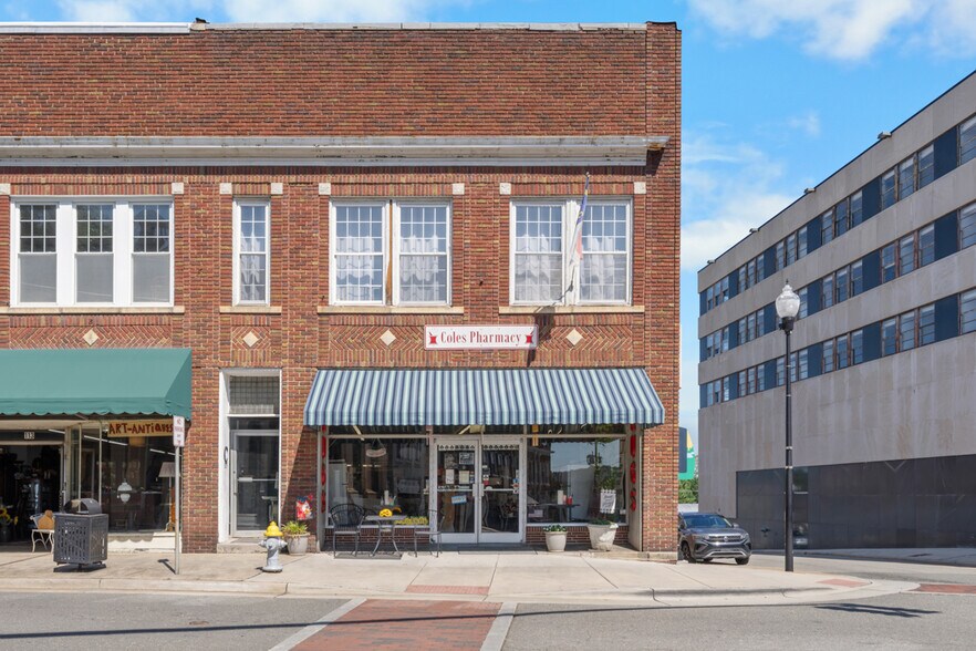 117 N Main St, Roxboro, NC à vendre - Photo du bâtiment - Image 2 de 37
