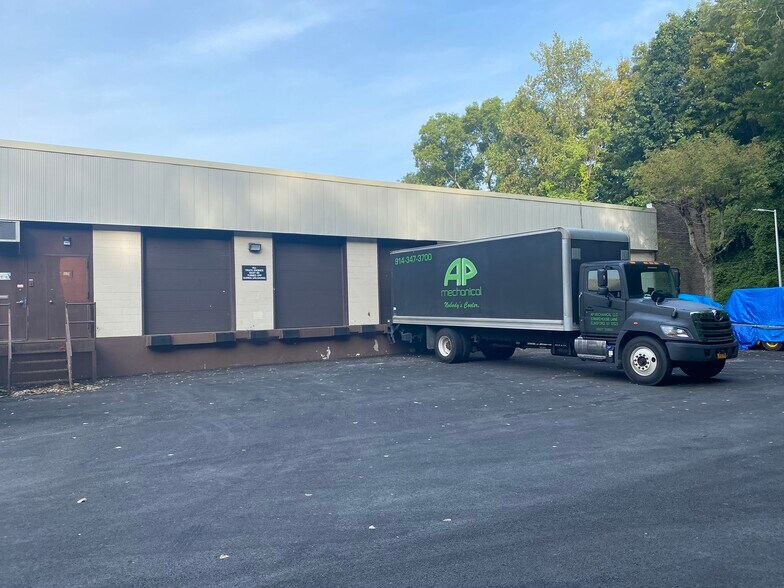 200 Saw Mill River Rd, Hawthorne, NY à louer - Photo du bâtiment - Image 3 de 5