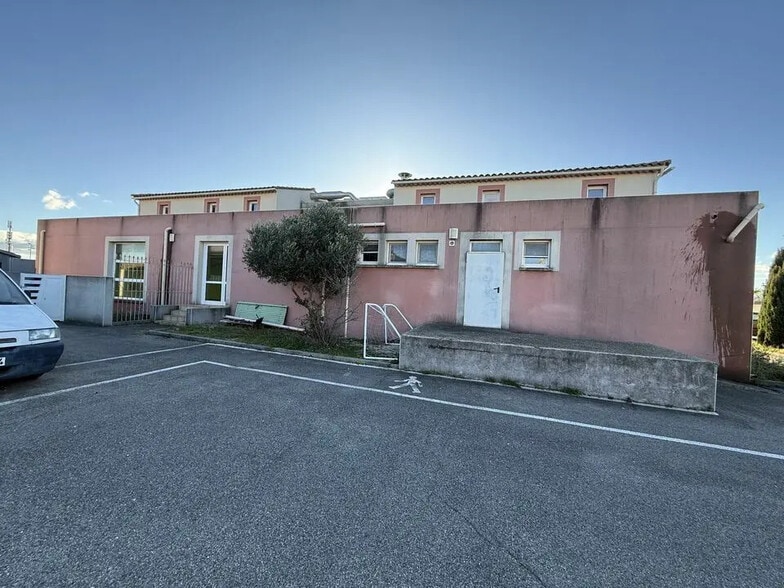 Local d'activités dans Le Pontet à vendre - Photo du bâtiment - Image 2 de 8