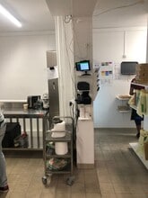 29 Rue De Saussure, Paris for lease Interior Photo- Image 2 of 4