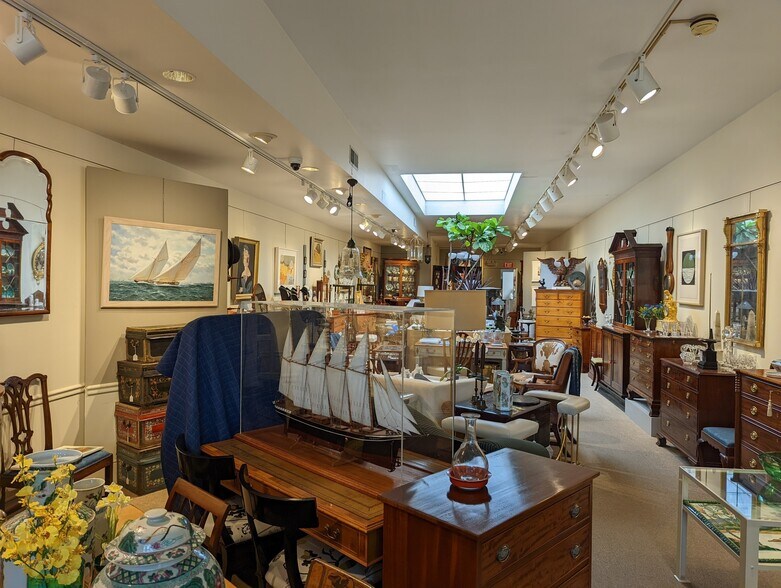 515 Park Dr, Kenilworth, IL for sale - Interior Photo - Image 1 of 7