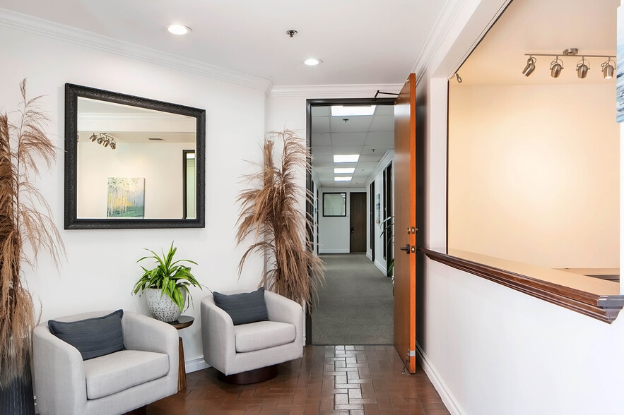 5001 Birch St, Newport Beach, CA for sale - Interior Photo - Image 2 of 13