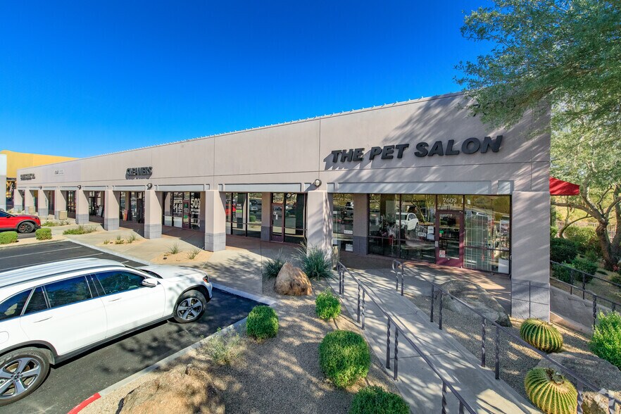 7601-7615 E Pinnacle Peak Rd, Scottsdale, AZ à louer - Photo du bâtiment - Image 3 de 4