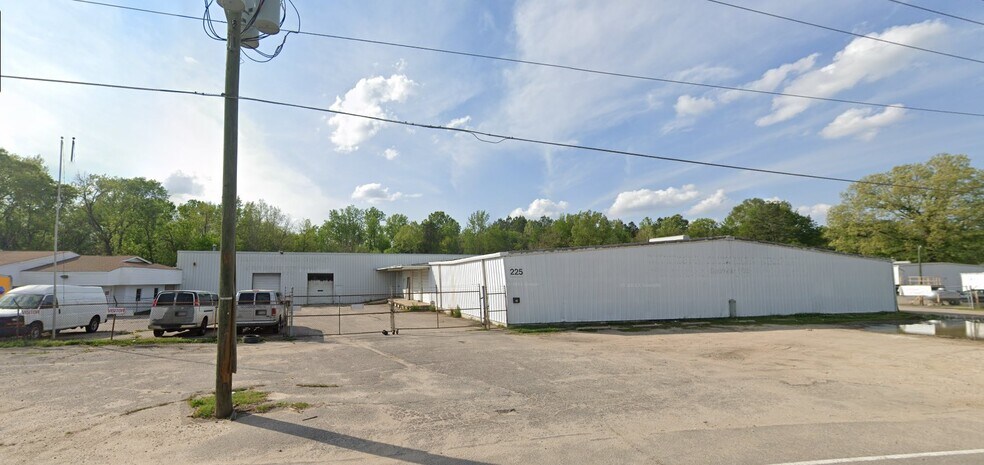 225 Dunn Rd, Fayetteville, NC à vendre - Photo du bâtiment - Image 3 de 14