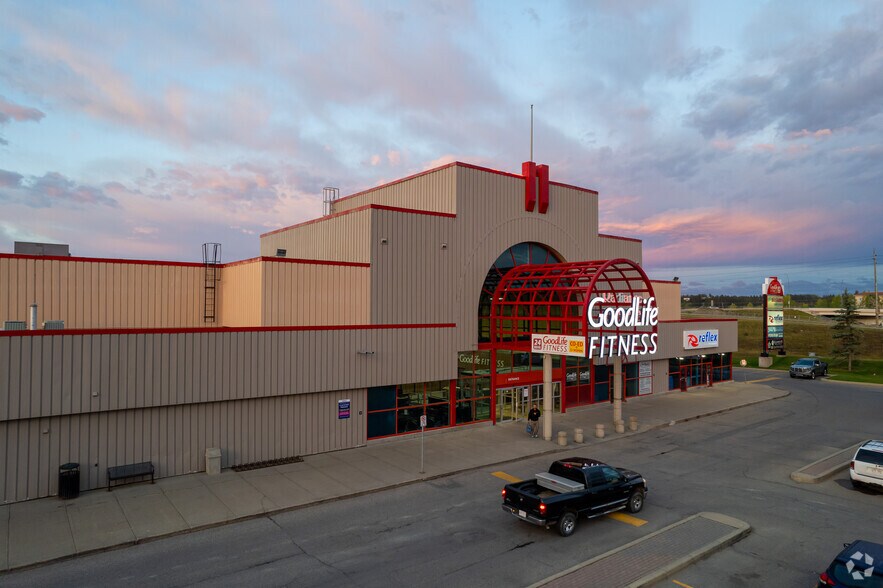 13226 Macleod Trl SE, Calgary, AB à louer - Photo principale - Image 1 de 2
