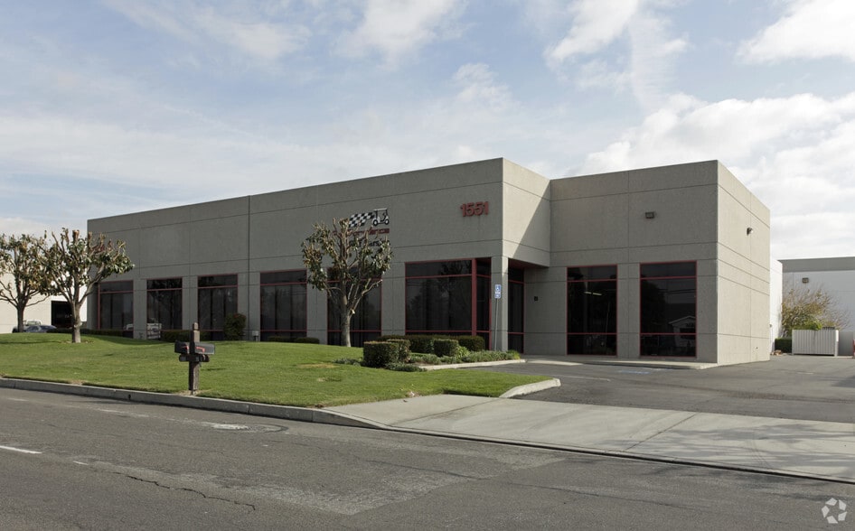 1551 S Vineyard Ave, Ontario, CA for sale - Primary Photo - Image 1 of 3