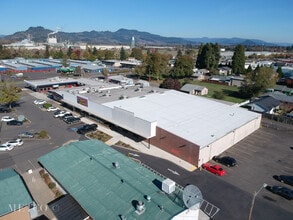 4205-4229 Main St, Springfield, OR à louer Photo du bâtiment- Image 1 de 5